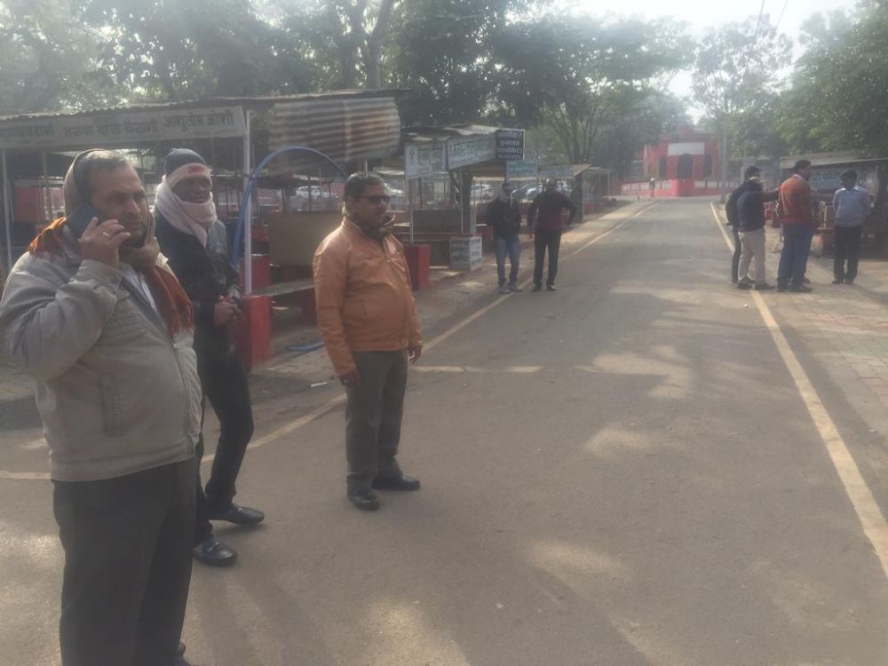 कोर्ट परिसर में नगर परिषद ने करवाई सफाई, वकिलों और कोर्ट स्टाफ ने भी किया श्रमदान