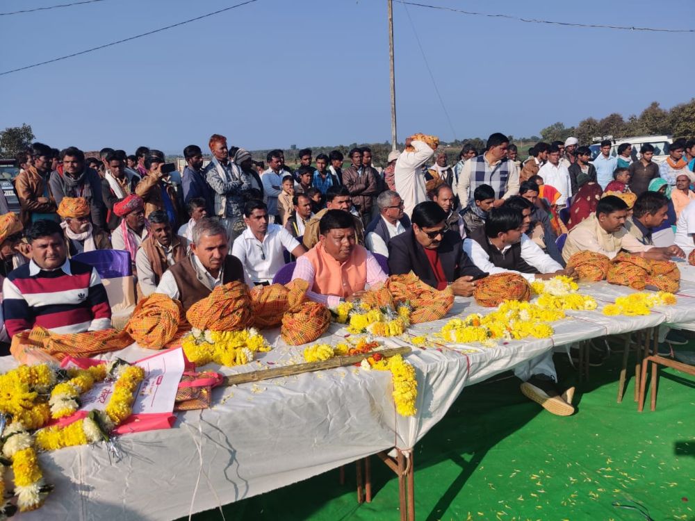 कांग्रेस की देवपुरा में हुई बैठक में उमड़ी भीड़, विधायक रामलाल बोले मोहब्बत की मिट्ठी झील हैं कांग्रेस