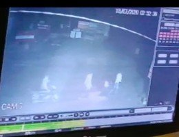 निनोर में घर के बहार खड़ी दो बाइक चोरी, सीसीटीवी में कैद हुवे तीन युवक